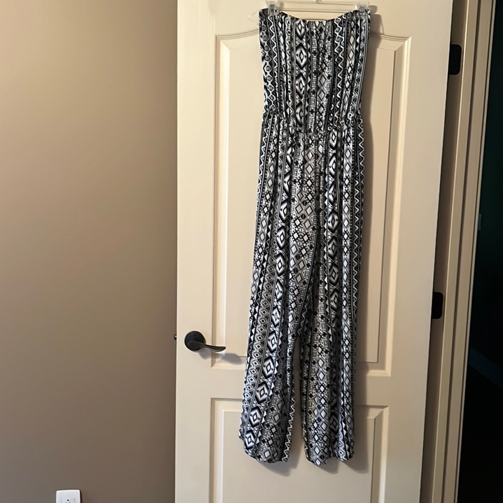 Strapless, black and white jumper